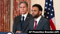 Фото: держсекретар США Ентоні Блінкен під час виступу посла у справах міжнародної релігійної свободи Рашада Хусейна щодо звіту про Релігійні свободи в світі за 2021 рік, 2 червня 2022 року, Вашингтон  (AP Photo/Алекс Брендон)