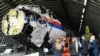 Predsedavajući sudija Hendrik Stenhuis pregleda rekonstrukciju olupine MH17, Holandija, 26. maj 2021. ( Foto: REUTERS/Piroschka van de Vouv/Pool)