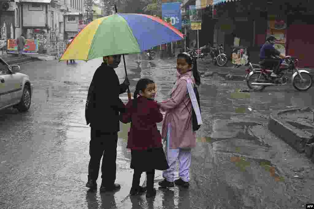 لاہور میں اتوار کو کم سے کم درجہ حرارت نو ڈگری سینٹی گریڈ تک جا سکتا ہے۔ 