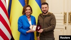 ယူကရိန်းသမ္မတ Zelenskyy နဲ့ တွေ့ဆုံတဲ့ အမေရိကန် အောက်လွှတ်တော်ဥက္ကဋ္ဌ Nancy Pelosi. (ဧပြီ ၃၀၊ ၂၀၂၂)