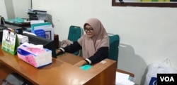 Sekretaris Lembaga Sosial Pesantren Tebuireng (LPST) Lutfiyah. (Foto: VOA/Sasmito)