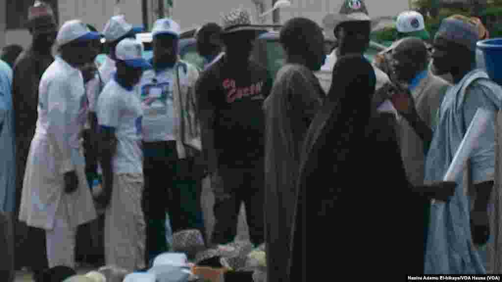 Wakilan APC sun isa Abuja domin zaben sabin shuwagabanin a ranakun Juma’a da Asabar.