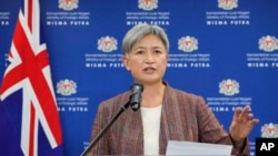 Menlu Australia Penny Wong saat berada di Putrajaya, Malaysia, 28 Juni 2022. (Foto: AP)