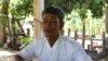 លោក យាប់ យ៉ូត អាយុ៥២ឆ្នាំ បេក្ខជនមេឃុំជាប់ឆ្នោតគណបក្សភ្លើងទៀន ផ្តល់បទសម្ភាសន៍ឲ្យវីអូអេនៅផ្ទះរបស់លោកក្នុងឃុំក្រយា ស្រុកប្រាសាទបល្ល័ង ខេត្តកំពង់ធំ កាលពីថ្ងៃទី២៦ ខែមិថុនា ឆ្នាំ២០២២។ (ស៊ុន ណារិន/វីអូអេ)
