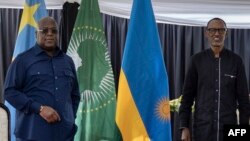 Président Oaul Kagame ya Rwanda (G) na Président Félix Tshisekedi (D) na Rubavu, Rwanda, 25 juin 2021.