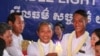 លោក​ ញឹម សារ៉ុម ដែល​ជា​បេក្ខជន​មេឃុំ​ជាប់​ឆ្នោត​ម្នាក់ ​ក្នុង​ចំណោម​ ៤ ​នាក់​របស់​គណបក្ស​ភ្លើងទៀន នៅខេត្តកំពង់ធំ។ (ស៊ុន ណារិន/វីអូអេ)
