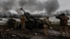 Військовики ЗСУ використовують гаубицю M777 на лінії фронту на Донеччині, 23 листопада 2022. Radio Free Europe/Radio Liberty/Serhii Nuzhnenko via REUTERS