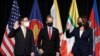 Wapres AS Kamala Harris menghadiri peresmian kantor CDC di Hanoi, Vietnam, 25 Agustus 2021. (REUTERS/Evelyn Hockstein/Pool)