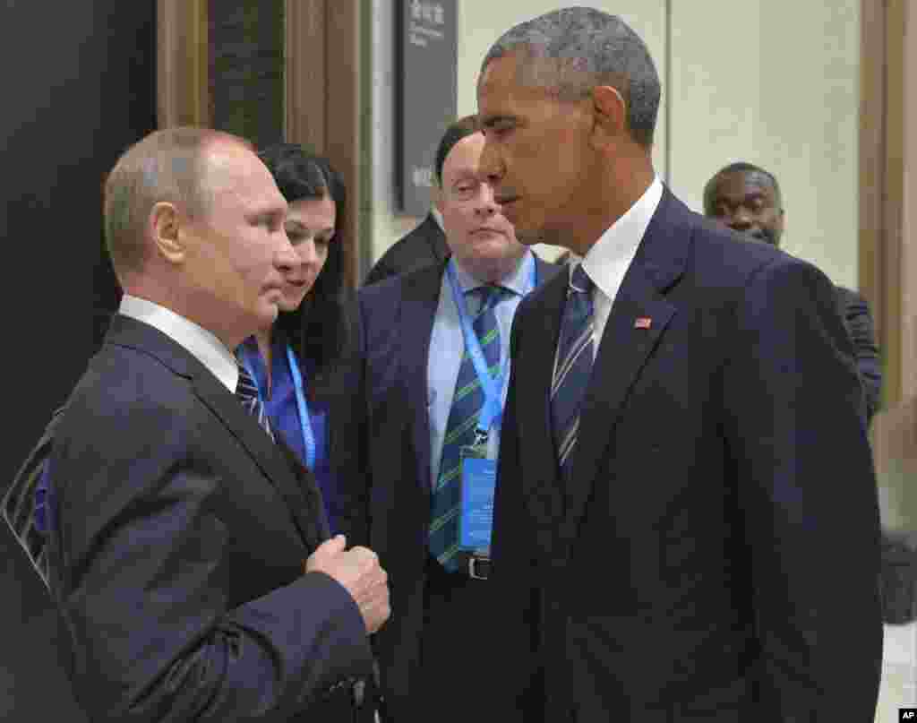 Russian President Vladimir Putin, left, speaks with U.S. President Barack Obama in Hangzhou in eastern China's Zhejiang province, China.