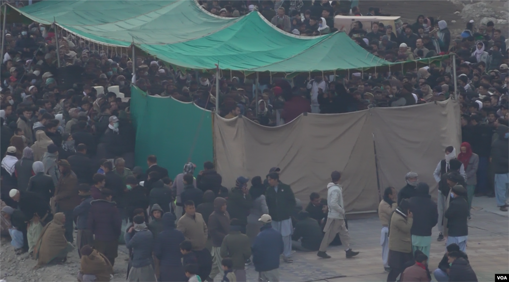 تنظیم کے زیرِ اثر نیوز ایجنسی 'عماق' کی جانب سے جاری کردہ بیان میں کہا گیا ہے کہ دولت اسلامیہ کے اراکین نے ہزارہ برادری کے 11 کان کنوں کو ہلاک کیا۔