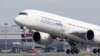 Pesawat Airbus A350 lepas landas dari kantor pusat perusahaan itu di Colomiers dekat Toulouse, Perancis, 27 September 2019.