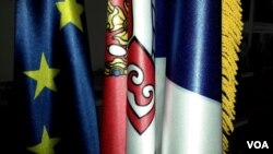 Zastave EU i Srbije, Foto: (ilustracija), VOA