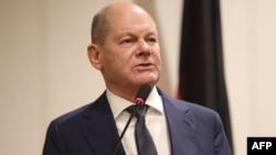 Olaf Scholz (Photo by kola sulaimon / AFP)