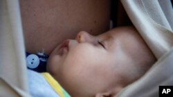 Penularan HIV kepada bayi bisa dicegah dengan beberapa cara.