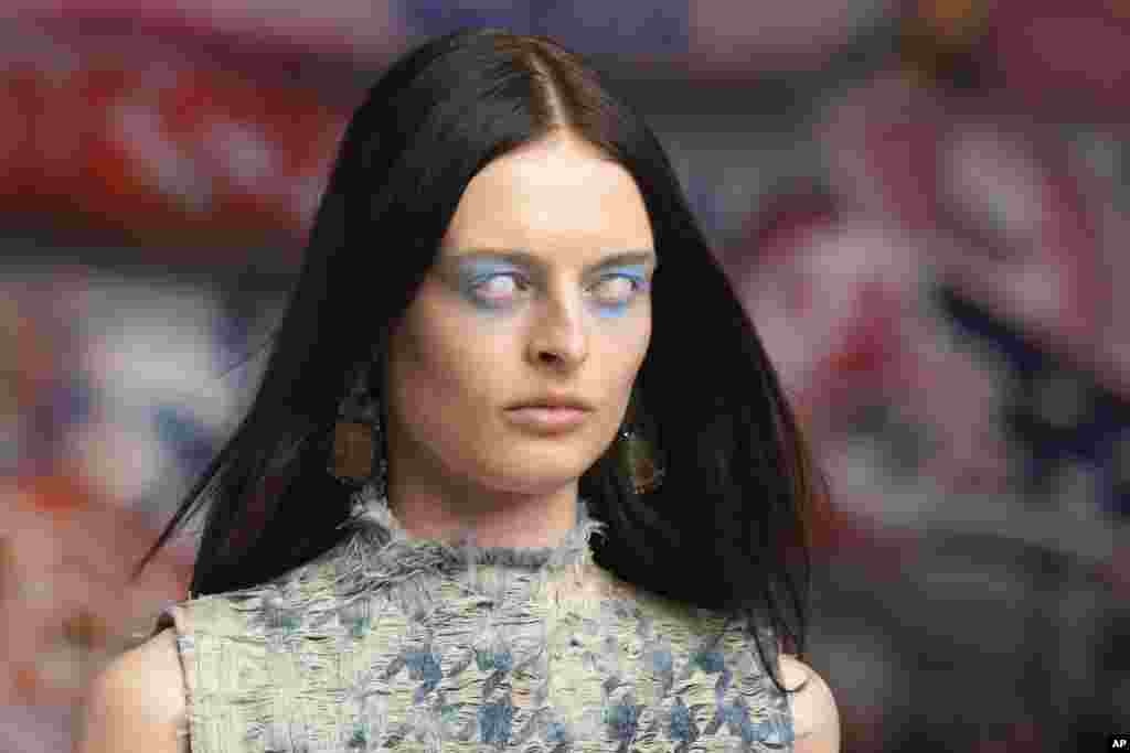 Milan moda haftaligida "Diesel" brendi namoyishi, Italiya. 