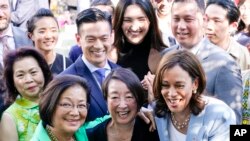 รองปธน.คามาลา แฮร์ริส กับตัวเเทนชุมชนชาวอเมริกันเชื้อสายเอเชียที่ทำเนียบขาว 17 พ.ค. 2022