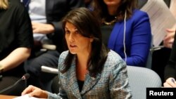 Dubes AS untuk PBB, Nikki Halley, berbicara di hadapan sidang Dewan Keamanan PBB di markas besar PBB, New York, 12 Maret 2018.