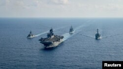 Angkatan Laut A.S. dan Angkatan Laut Kerajaan Australia bekerja sama di Laut Cina Selatan. (Foto: Ilustrasi via Reuters)