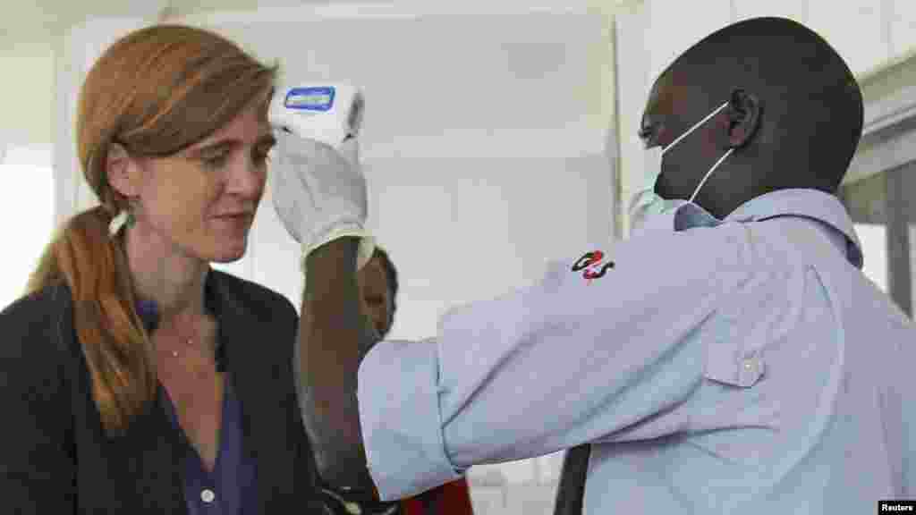 Jakadiyar Amurka a MDD Samantha Power a Conakry, Guinea, Oktoba 26, 2014.