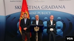 Lideri Demokratskog fronta Nebojša Medojević (L), Andrija Mandić (C) i Milan Knežević (Foto: VOA)