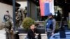 Kosovska policija tokom pretresa u Severnoj Mitrovici (Foto: AFP)