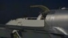 Vojnik Trevis King iskrcava se iz aviona u San Antoniju, u Teksasu (Foto: KSAT via AP)