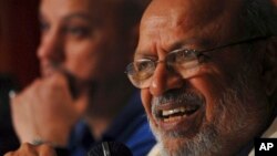 FILE - Indian film directors Shyam Benegal, right, is seen during a discussion on Indian Cinema in Hyderabad, Feb. 18, 2008. The renowned filmmaker has died, Dec. 23, 2024, after chronic kidney disease.