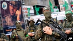 Militantët e Hamasit, organizatë e konsideruar grup terrorist nga Shtetet e Bashkuara, Bashkimi Evropian dhe Britania