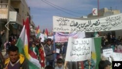 Kurdên Sûrîyê li kolanên û daxwaza mafên xwe dikin
