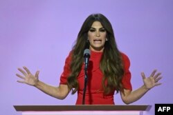 Guilfoyle, 31 Aralık 2020'den bu yana Trump'ın oğlu Donald Trump Jr. ile nişanlı.