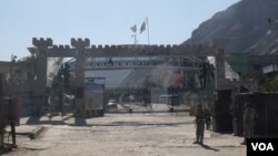 گذرگاه مرزی تورخم از چند روز به اینسو به روی ترافیک مسدود است (عکس آرشیف از مرز تورخم)