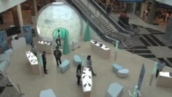 High-Tech Stores Pop Up for Holidays