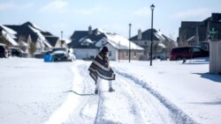 Naselje bez struje u u Flugervilu u Teksasu, 15. februara 2021.