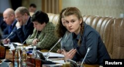 მარია ბუტინა ერთ-ერთ საჯარო შეხვედრას ესწრება რუსეთის ხელისუფლებასთან დაახლოებულ ექსპერტებთან ერთად. ფოტო - "როიტერი"