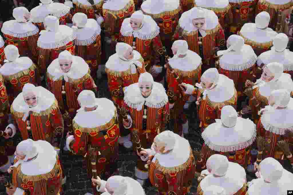 Традиционални восочни маски на карневалските прослави во Бинче, Белгија.