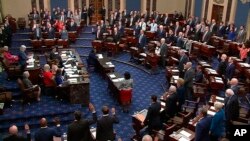 Senatori polažu zakletvu na suđenju po optužnici za opoziv sekretara za unutrašnju bezbjednost Alehandra Majorkasa (Foto: Senate Television via AP)