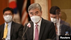 Sung Kim, Noh Kyu-duk, and Takehiro Funakoshi hold trilateral meeting in Seoul