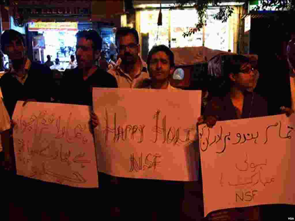 کراچی میں ہندو برادری کے ہولی تقریبات کےدوران ایک طلبا تنظیم کی جانب سے اظہار یکجہتی پیش کیاگیا