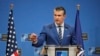 Хегсет ја отфрли идејата дека го поткопува НАТО или европската безбедност. 