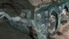 Kereta upacara Romawi kuno ditemukan di sebuah penggalian di dekat kota Romawi kuno Pompeii. (Foto: Taman Arkeologi Pompeii/Kementerian Warisan Budaya dan Kegiatan dan Pariwisata/Luigi Spina via Reuters )