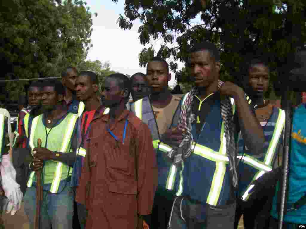 'Yan kato-da-gora, wadanda aka fi sani da sunan Civilian JTF, a garin Bama Jihar Borno