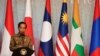 Presiden Joko Widodo memberi pidato sambutan dalam pertemuan menteri luar negeri ASEAN (Association of Southeast Asian Nations) di Jakarta, 14 Juli 2023. (Foto: Ajeng Dinar Ulfiana/Pool/Reuters)