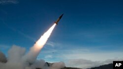 แฟ้มภาพ - กองทัพสหรัฐฯ ทดสอบขีปนาวุธเชิงยุทธวิธีกองทัพบก ATACMS (Army Tactical Missile System) ที่รัฐนิวเม็กซิโก เมื่อวันที่ 14 ธ.ค. 2021 