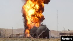 Wuta Da Hayaki Turnuke Da Sama Bayan Kai Harin Ma'aikatar Mai Ta Bai Hassan a Kirkuk, Iraki, July 31, 2016.