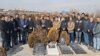 Təbrizdə bir qrup milli fəal Əziz Purvəlinin məzarını ziyarət edib (Foto: Təbriz Səsi Telegram kanalı)