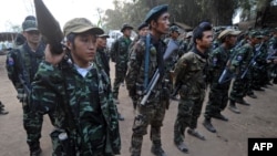 KNU တပ်ဖွဲ့ဝင်တချို့။ (ဇန်နဝါရီ ၃၁၊ ၂၀၁၂)
