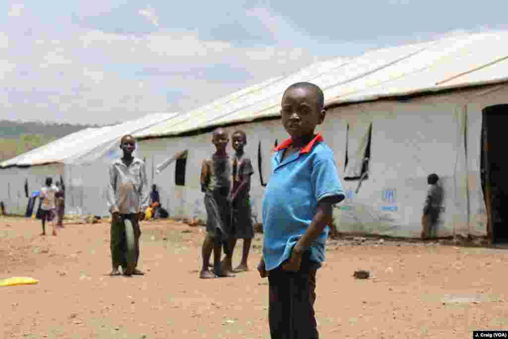 Yara 'yan gudun hijra Sudan ta Kudu na wasa a sansanin 'yan kudun hijra Imvepi dake yankin Arua a kasar Uganda, Maris 31, 2017 