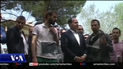 Presidenti Nishani me protestuesit