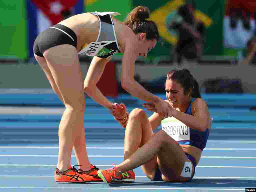 Nikki Hamblin (NZL) of New Zealand stops running during the race to help fellow competitor Abbey D'Agostino (USA) of USA after D'Agostino suffered a cramp.