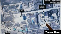 38노스웹사이트가 지난 2013년 공개한 북한 영변 핵시설 디지털 글로브 위성사진. (자료사진)